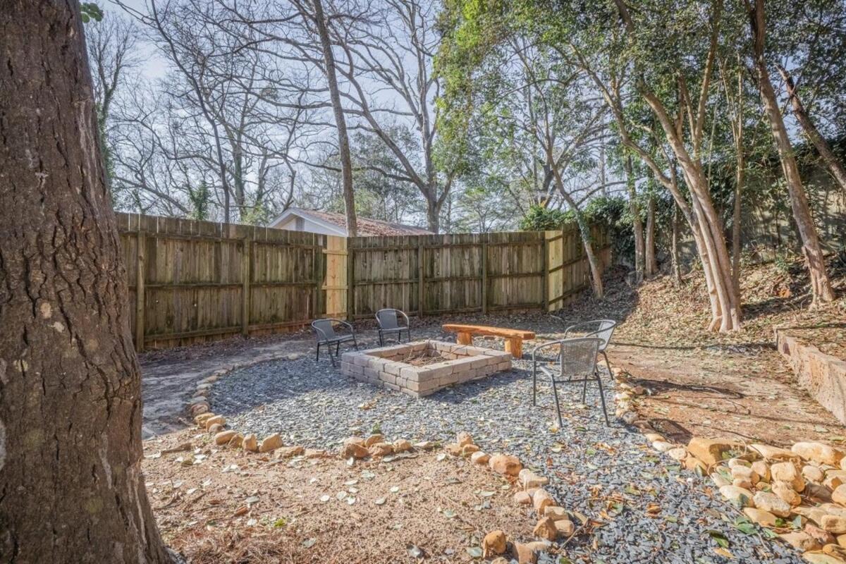 Classic City Apartment With Firepit Athens Luaran gambar