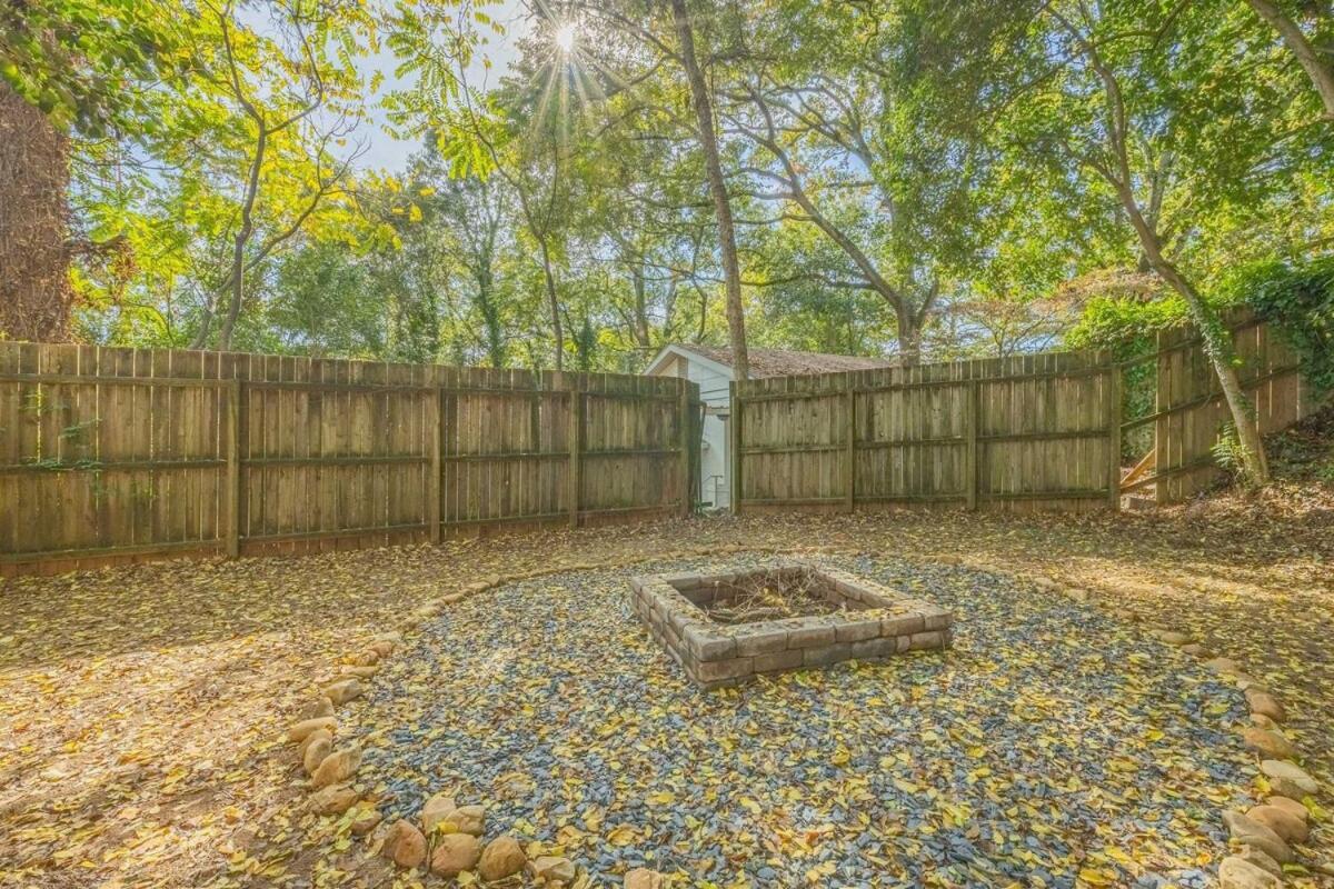 Classic City Apartment With Firepit Athens Luaran gambar